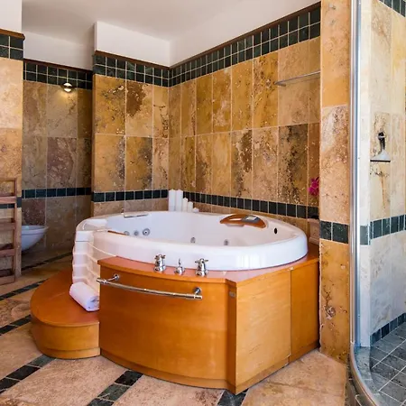 Ph Bellagio: Luxurious And Romantic Duplex Penthouse With Private Pool & Sea Views Apartman